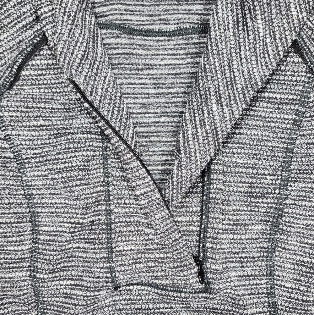 Lululemon Think Fast Pullover Size 2 - Picture 12 of 12